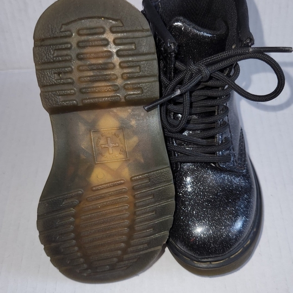 Doc marten toddler boots in size 7 silver black sparkle. - Picture 8 of 12